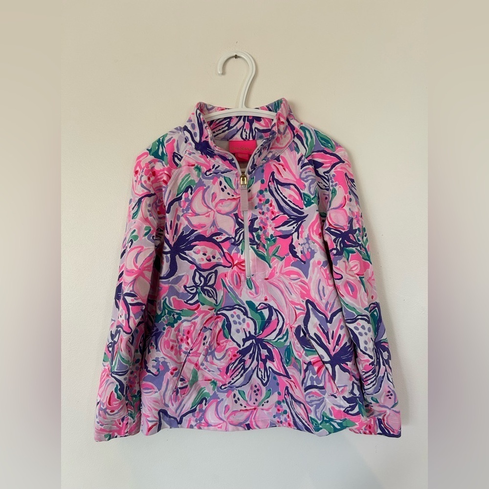 Lilly Pulitzer Skipper Popover in Isn't She Lilly UPF
50+ Track Jacket Size 6-7
